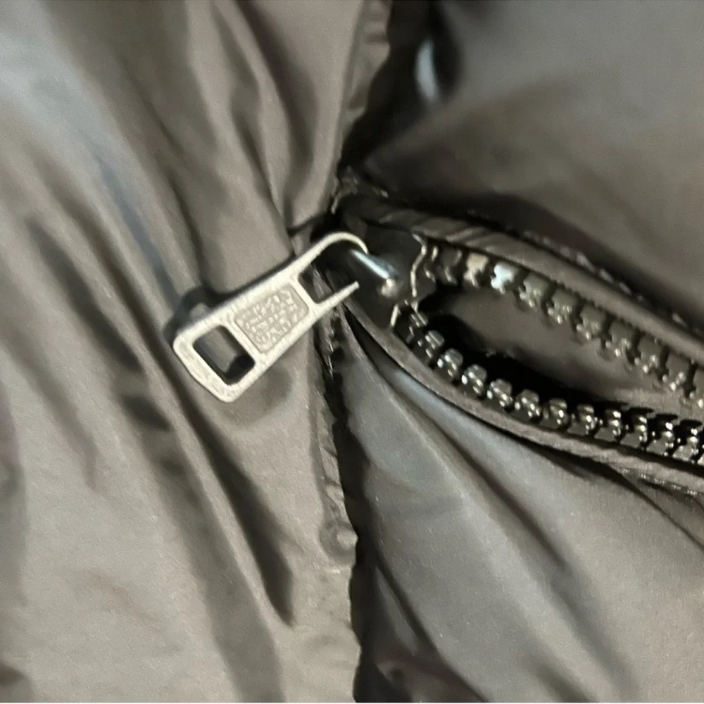 Men’s MONCLER maya GIUBBOTTO faux trimmed quilted jacket size 4/large US - Picture 10 of 13